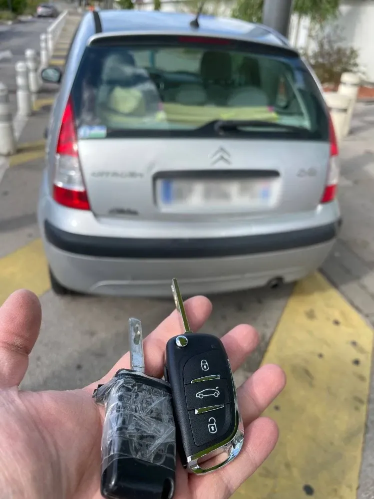 Production de plaques d'immatriculation à Beauvais